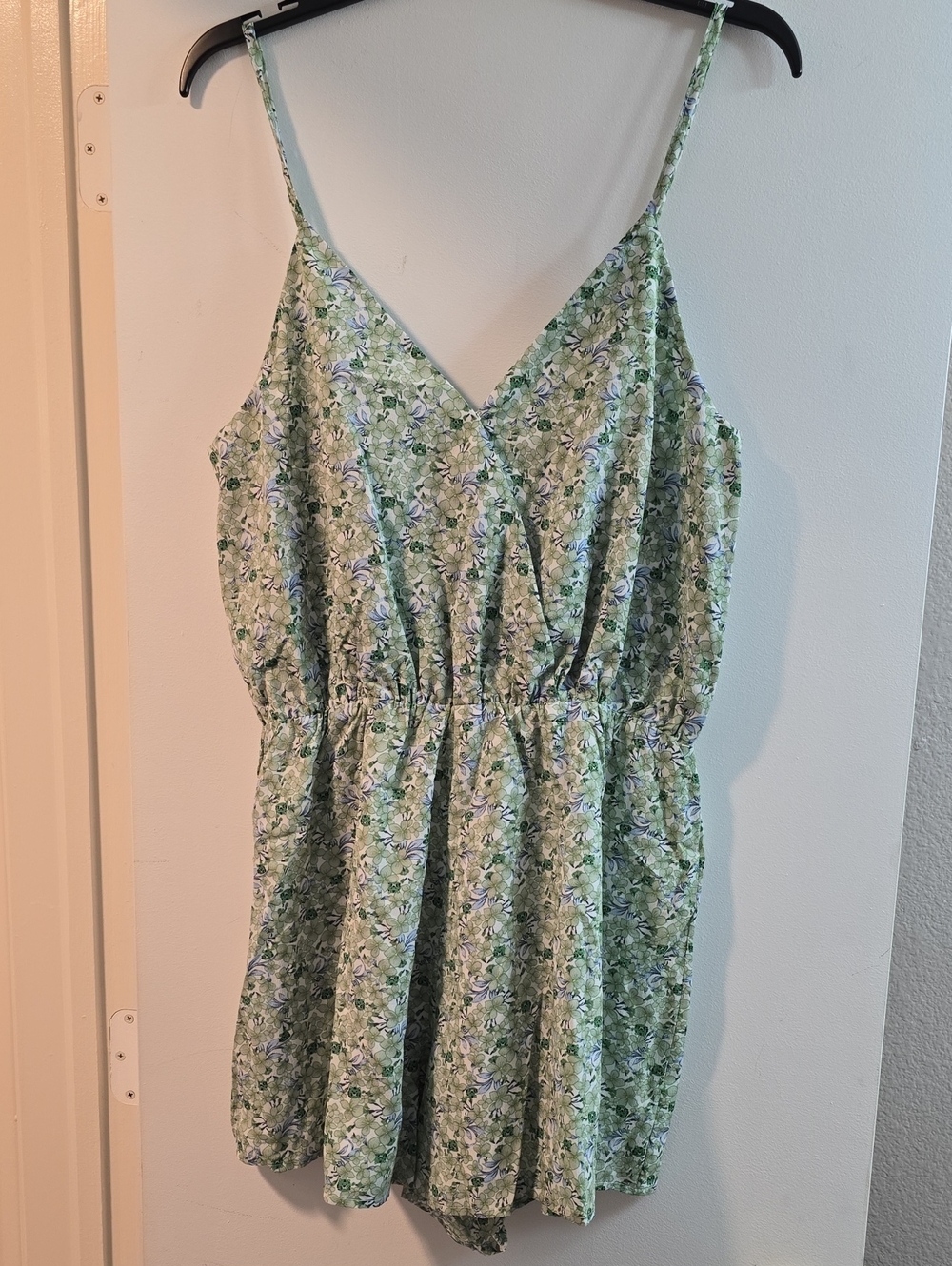 166 Easel Women's Green Floral Romper with V-Neck and Elastic Waist